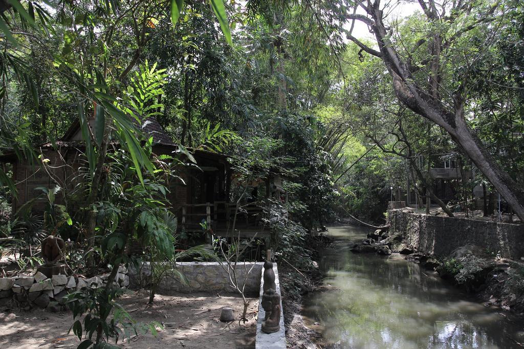 Rumah Senjakala Bantul Luaran gambar